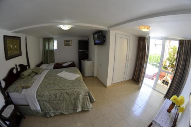 标准三人间, Pensiunea Albatros