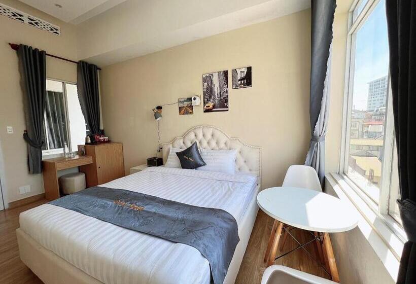 اتاق سوپریور, Arory