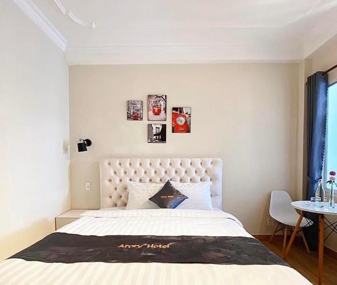 اتاق سوپریور, Arory