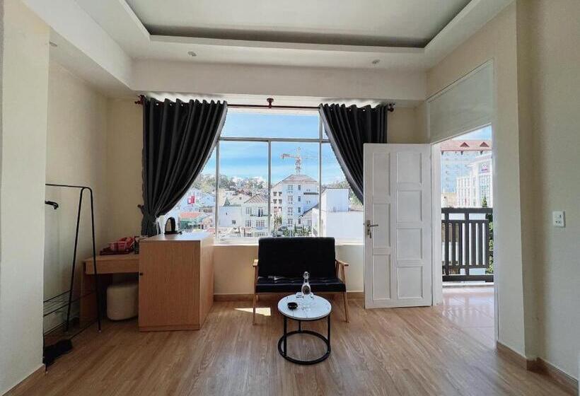 اتاق سوپریور, Arory