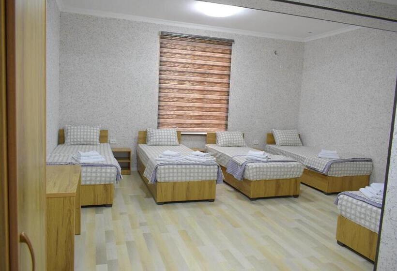 اتاق استاندارد سه نفره, Ozoda