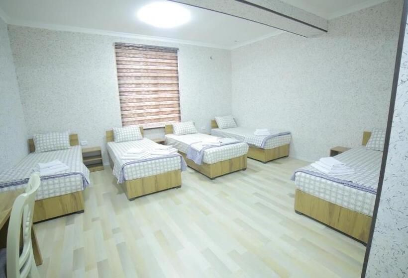 تختخواب در اتاق مشترک, Ozoda