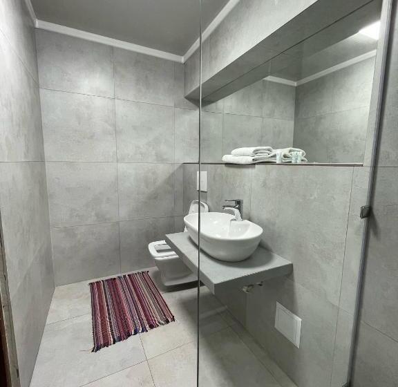 اتاق لوکس, Salam