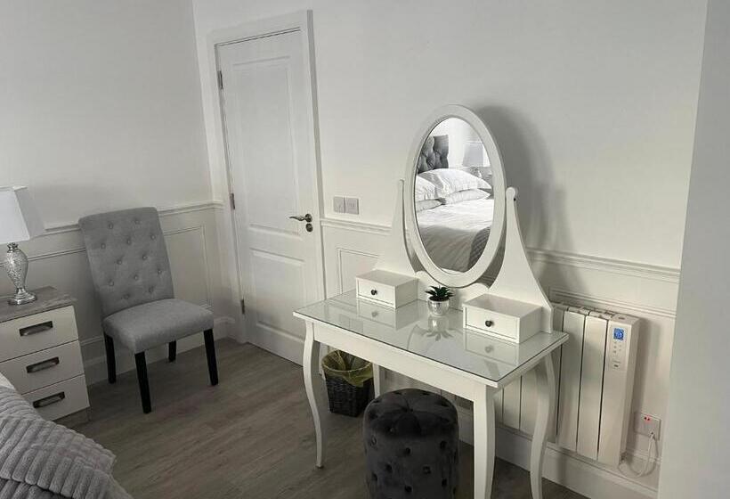 Номер Стандарт, Johnsville House