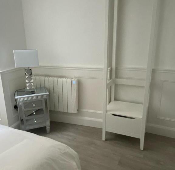 Номер Стандарт Индивидуальный, Johnsville House