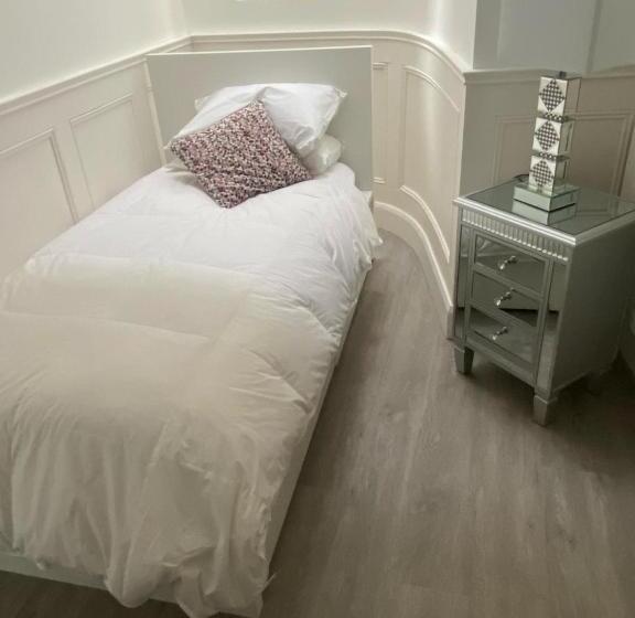 Номер Стандарт Индивидуальный, Johnsville House