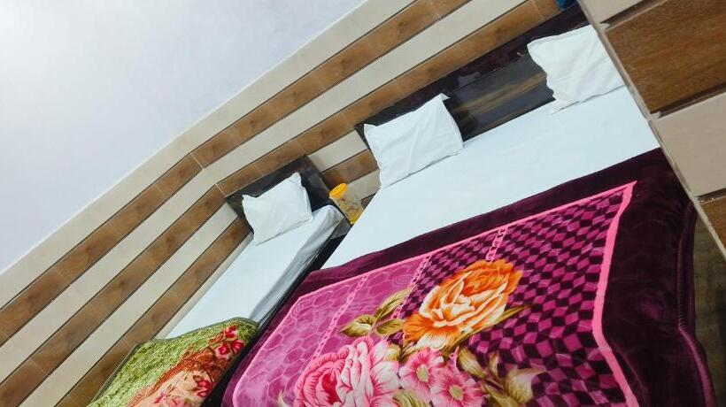 デラックストリプルルーム, K.d.dham Near Prem Mandir1