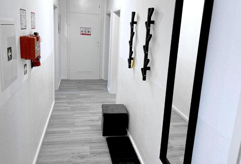 带1个卧室的带阳台的公寓, # Vaz Apartments Sg01 02, Wlan,tv, Küche, 2 X Balkone, Nahe Zentrum