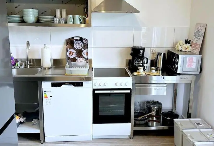 バルコニー付き1ベッドルームアパートメント, # Vaz Apartments Sg01 02, Wlan,tv, Küche, 2 X Balkone, Nahe Zentrum