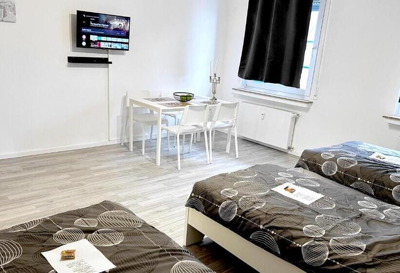 Апартаменты 1 Спальня с Балконом, # Vaz Apartments Sg01 02, Wlan,tv, Küche, 2 X Balkone, Nahe Zentrum