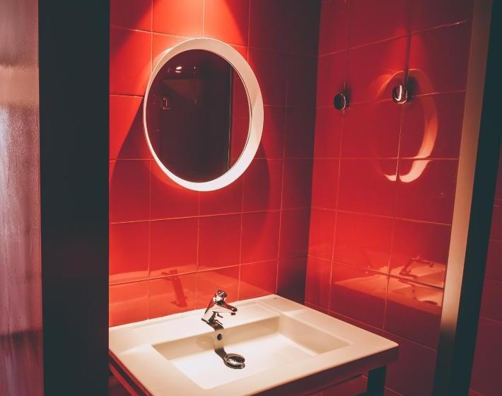 Bed in Shared Room with Shared Bathroom, Amistat City Hostel Barcelona