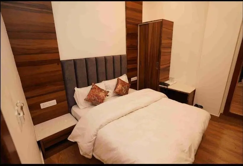 Deluxe Zimmer, Aaria