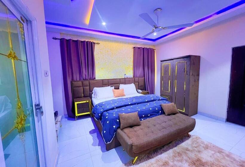 スタンダードスタジオ, American Royal Lodge