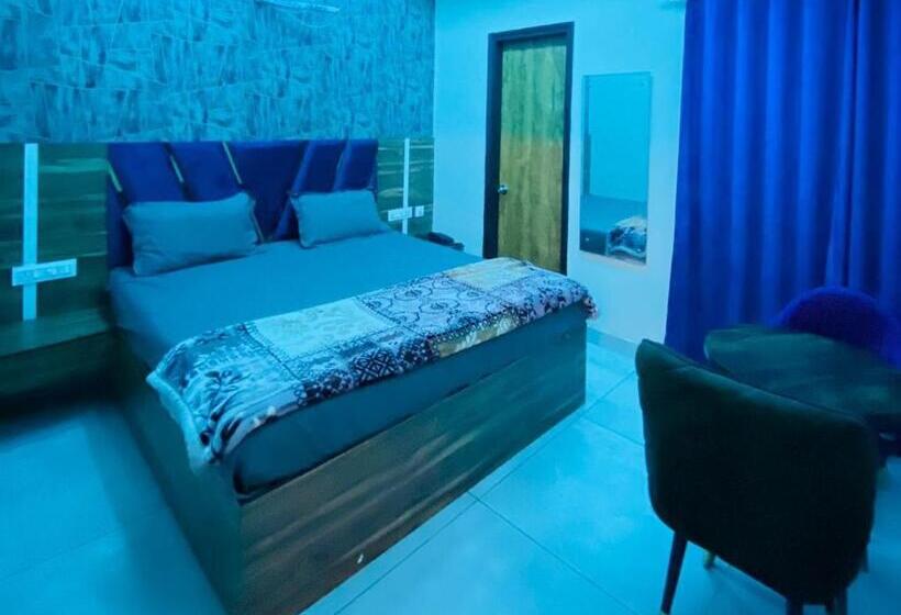 جناح ديلوكس, Azaara