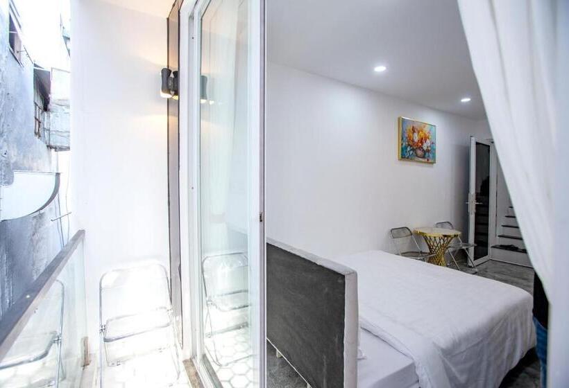 اتاق لوکس با بالکن, Le Vu