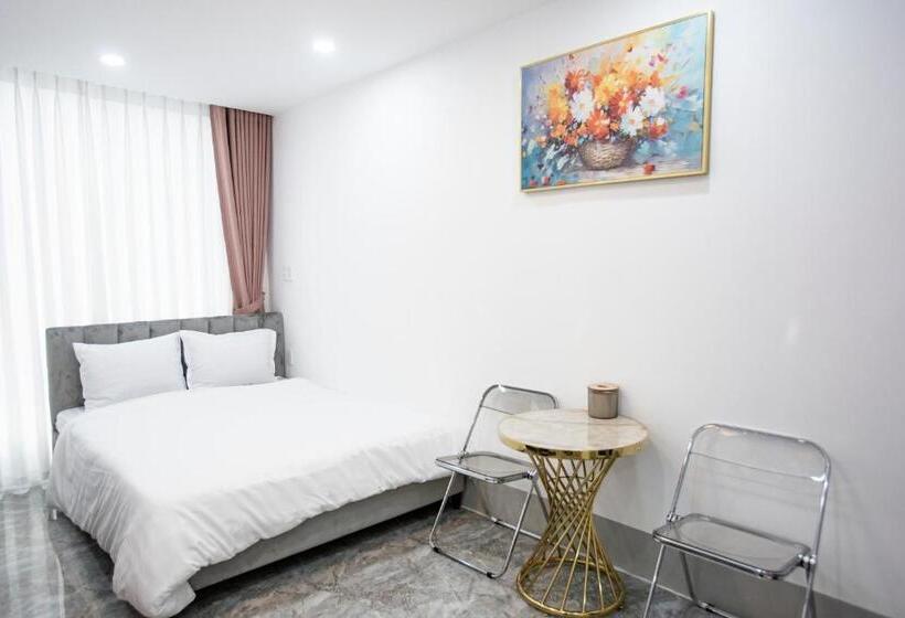 اتاق لوکس با بالکن, Le Vu