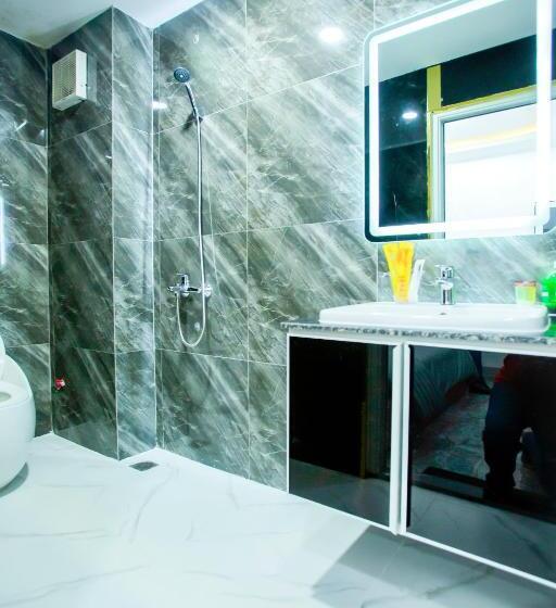 استودیوی لوکس, Le Vu