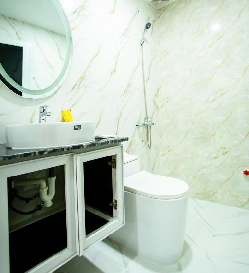 استودیوی لوکس, Le Vu