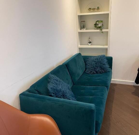 ３ベッドルームアパートメント, Laurel Point