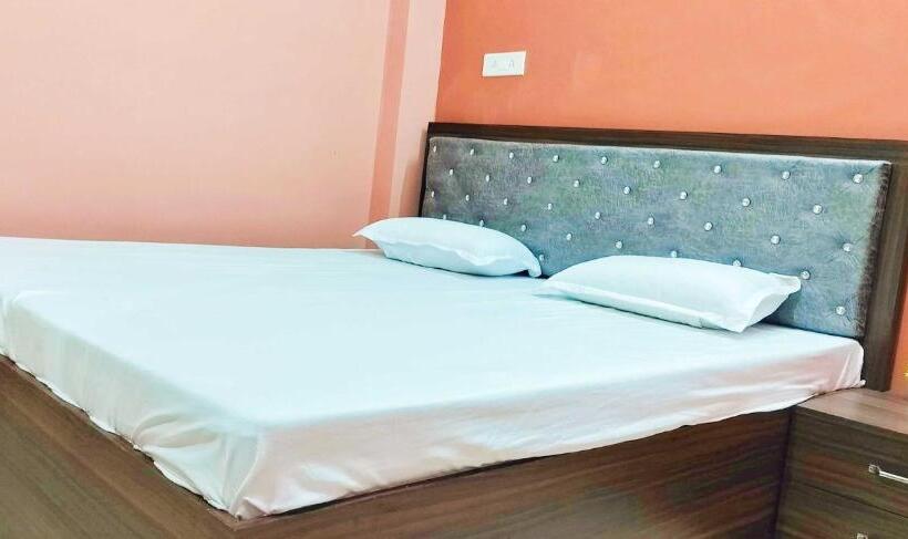 Трехместный Номер Классика, Oyo Hotel Mid Town