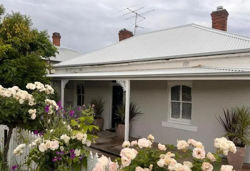 Talo 3 Makuuhuonetta, 1880 Cottage