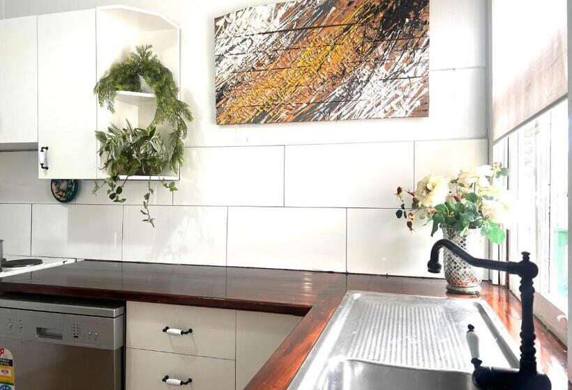 בית, 3 חדרי שינה, 1880 Cottage