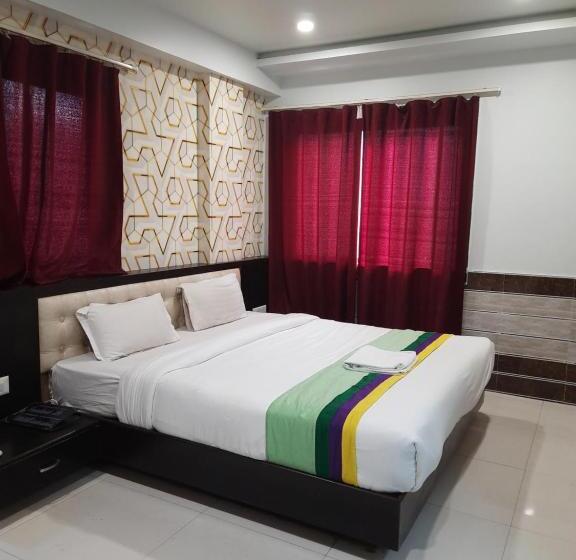 اتاق اجرایی سه نفره, Choudhary International