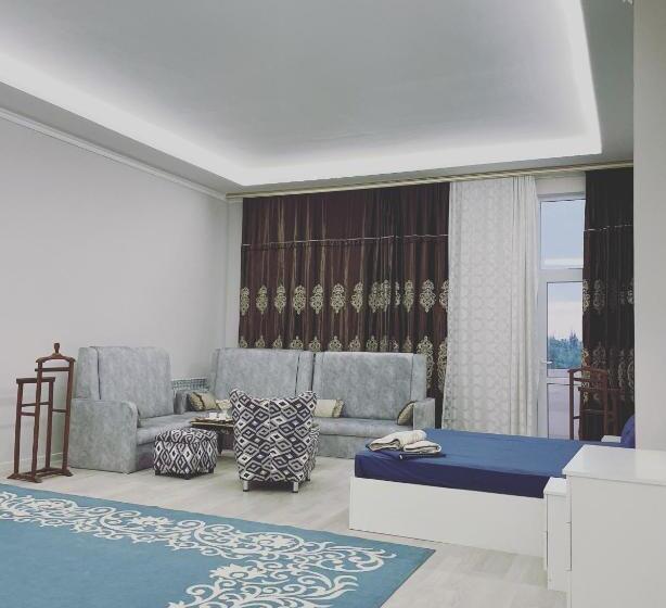 اتاق لوکس, Magnat