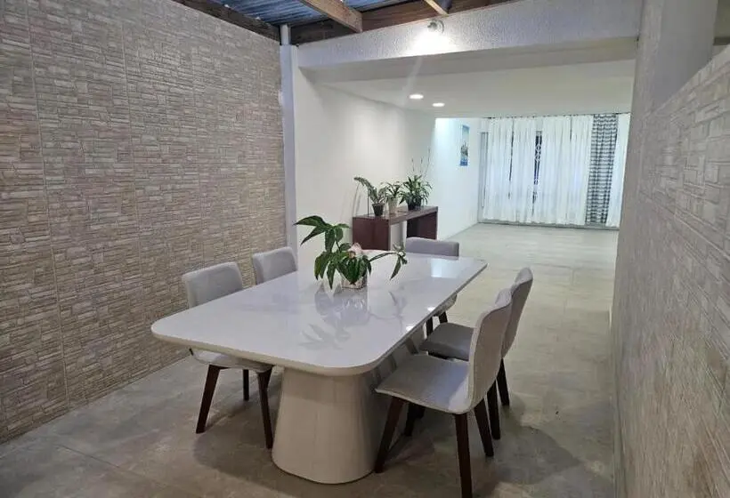 Standard Yhden Hengen Huone, Espaço Semente Solar Jade
