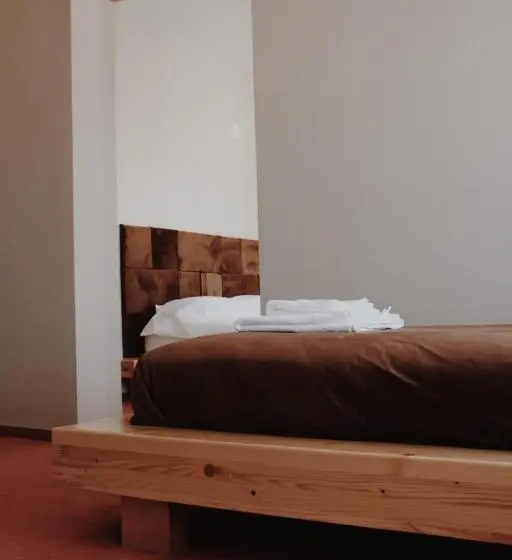 Standard Kolmen Hengen Huone, Popasul Graniceresc