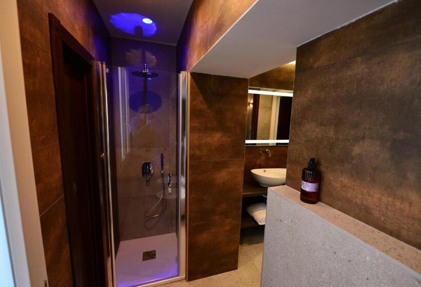 اتاق استاندارد با وان آب گرم, Xenia Neapolis