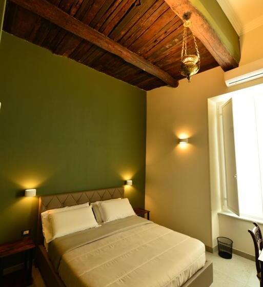 اتاق لوکس, Xenia Neapolis