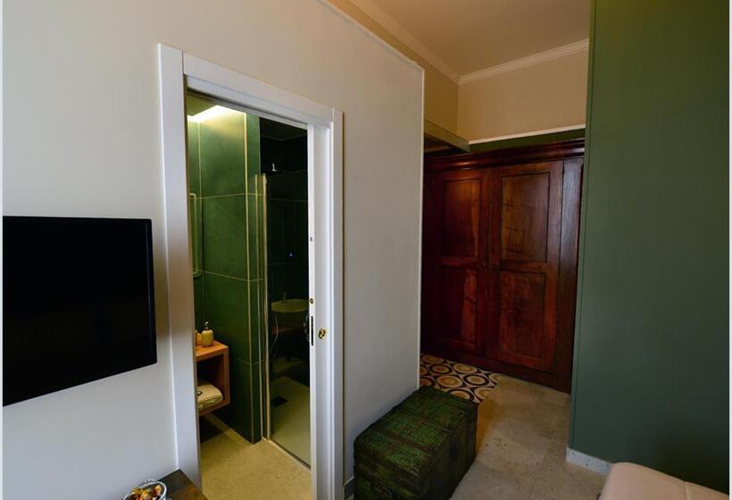 اتاق لوکس, Xenia Neapolis