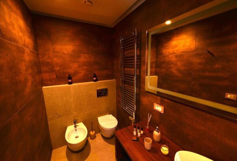 اتاق لوکس, Xenia Neapolis