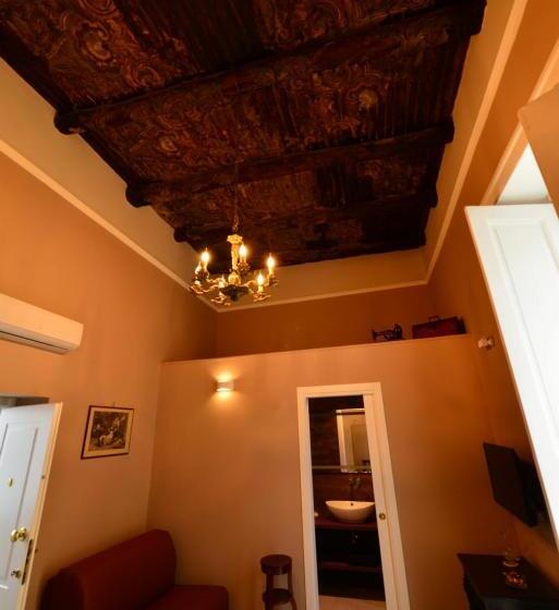 اتاق لوکس, Xenia Neapolis