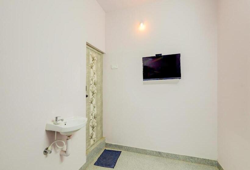 חדר קלאסי לשלושה, O Ram Residency