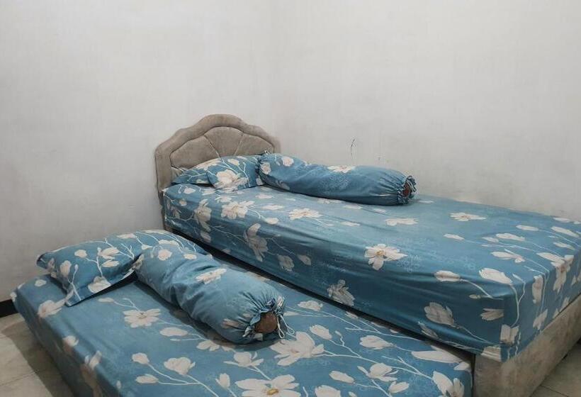 غرفة قياسية, Spot On 93681 Qodri Homestay Syariah