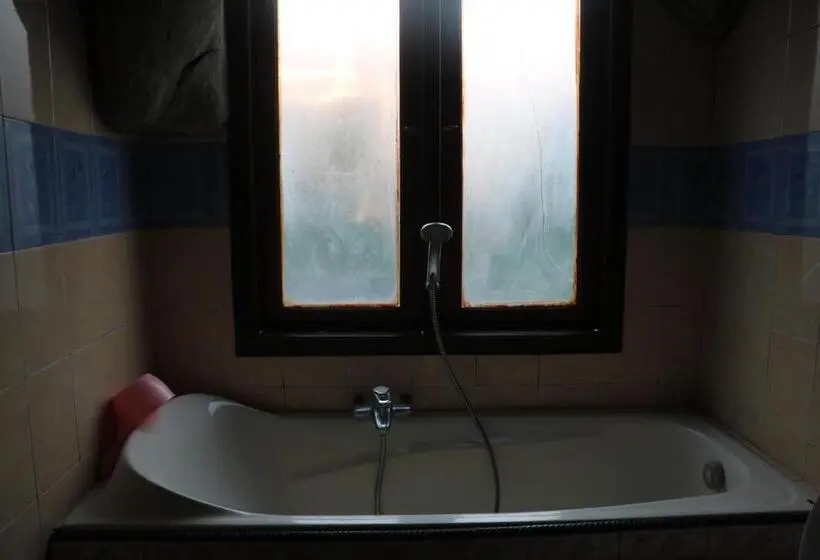 ガーデンビューのスタンダードバンガロー, Mesari Cottage Guest House