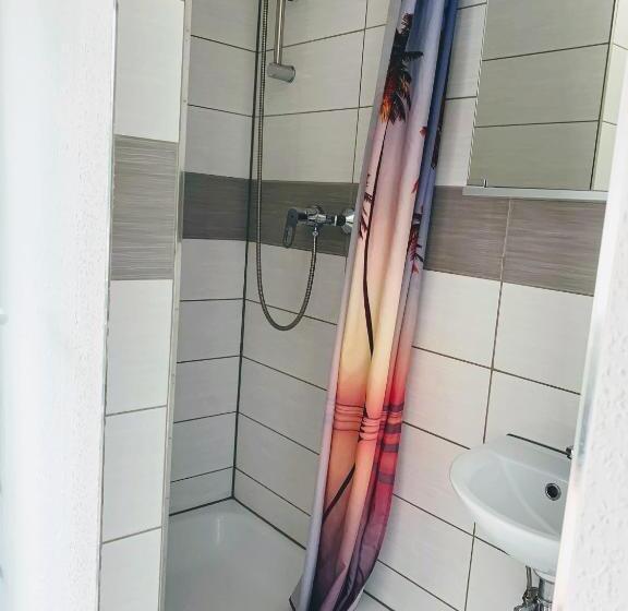 标准三人间, Monteurzimmer   Karlsbad