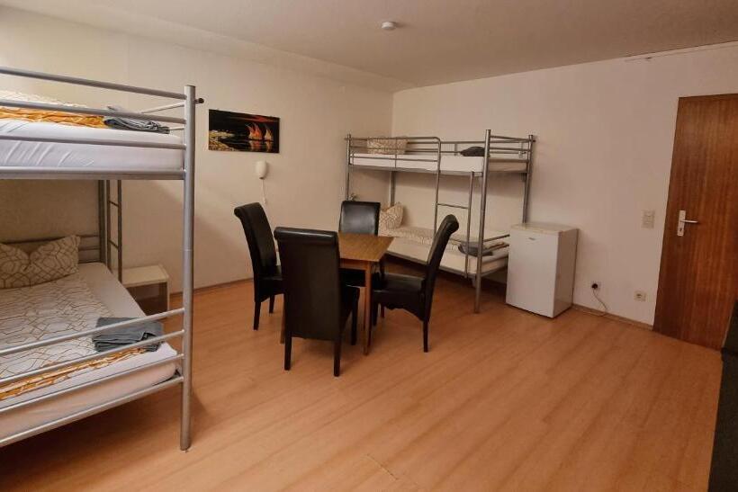 标准三人间, Monteurzimmer   Karlsbad