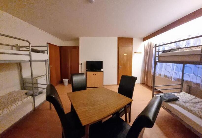 标准三人间, Monteurzimmer   Karlsbad