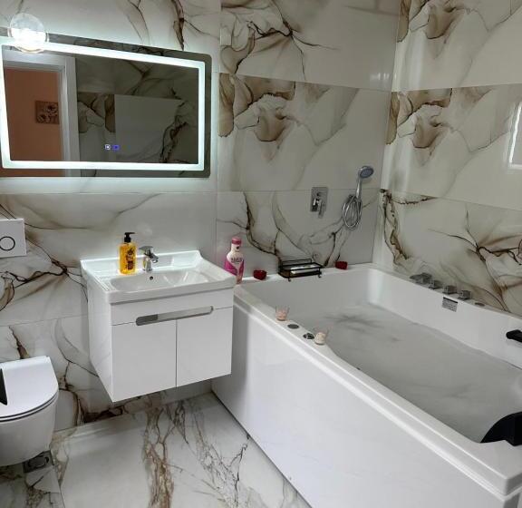 Quarto deluxe, Qyteza Guest House & Camping