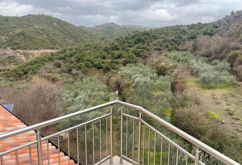 Quarto deluxe, Qyteza Guest House & Camping