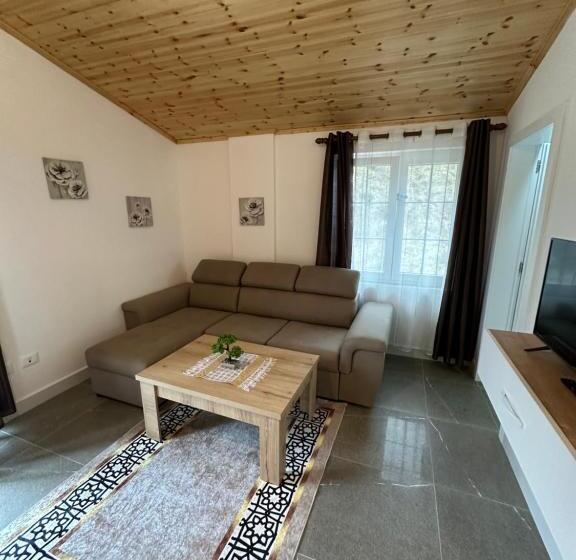 Quarto deluxe, Qyteza Guest House & Camping