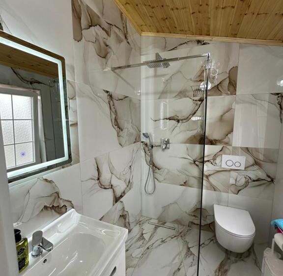 Quarto standard, Qyteza Guest House & Camping