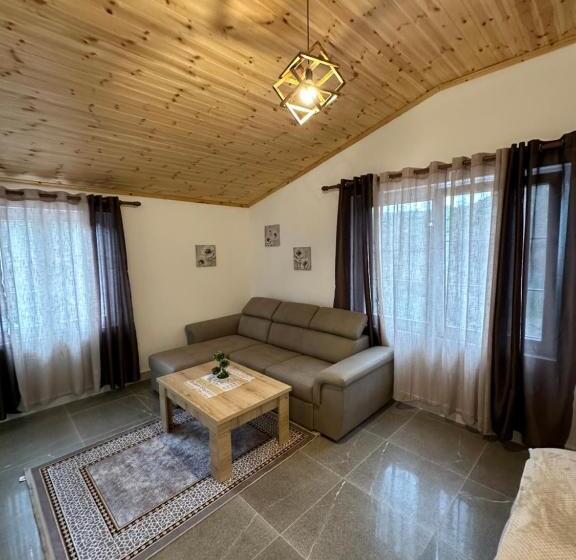 Quarto Estandard Vista Montanha, Qyteza Guest House & Camping