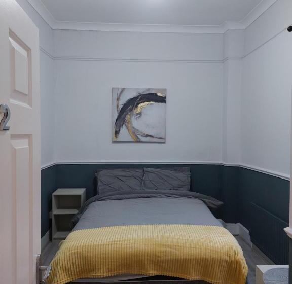 标准间, The Corner House Longford Town