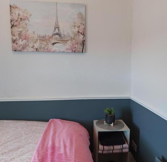 标准三人间, The Corner House Longford Town