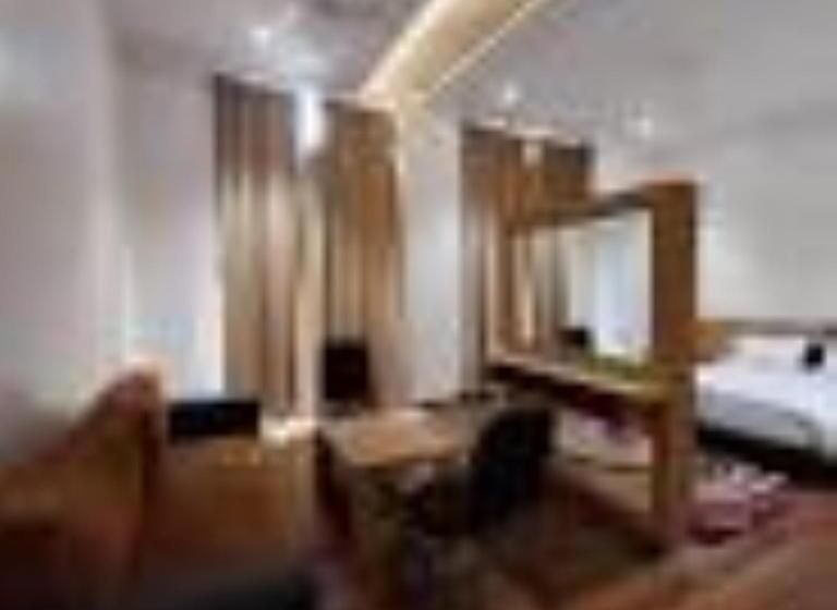 ジュニアスイート, Royal Rasraj , Dhule