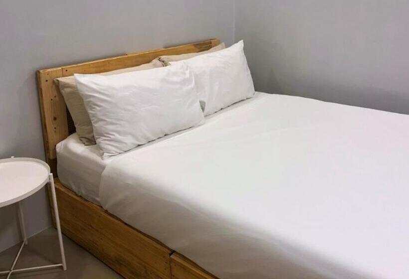 غرفة عائلية, Monon Antipolo